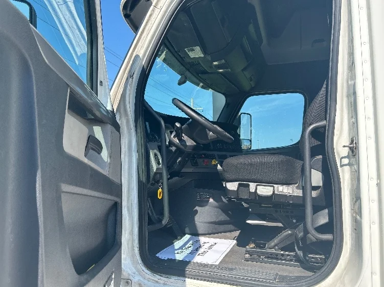 2020 Freightliner Cascadia in Richland, MS — photo 9