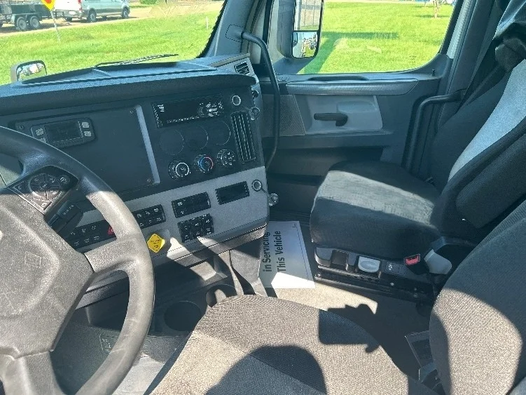 2020 Freightliner Cascadia in Richland, MS — photo 10
