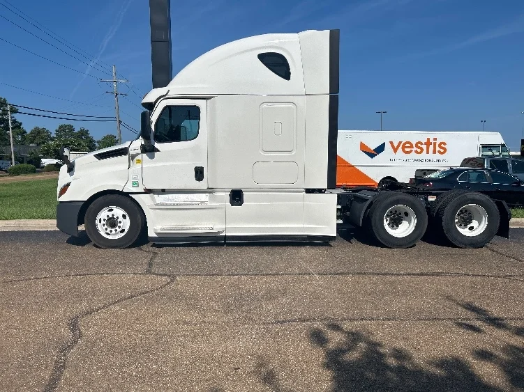 2020 Freightliner Cascadia in Richland, MS — photo 4