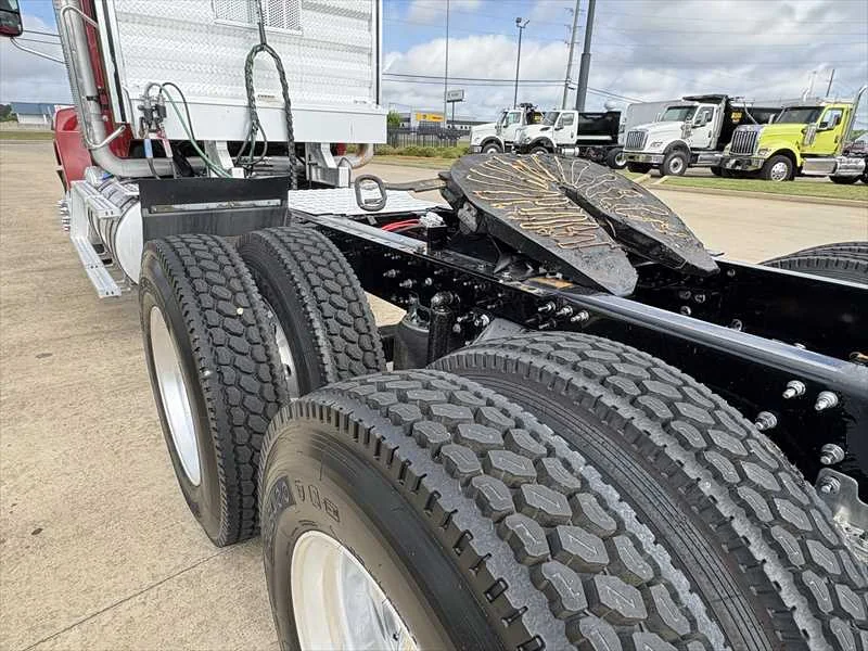 2025 Mack Pinnacle - image 8