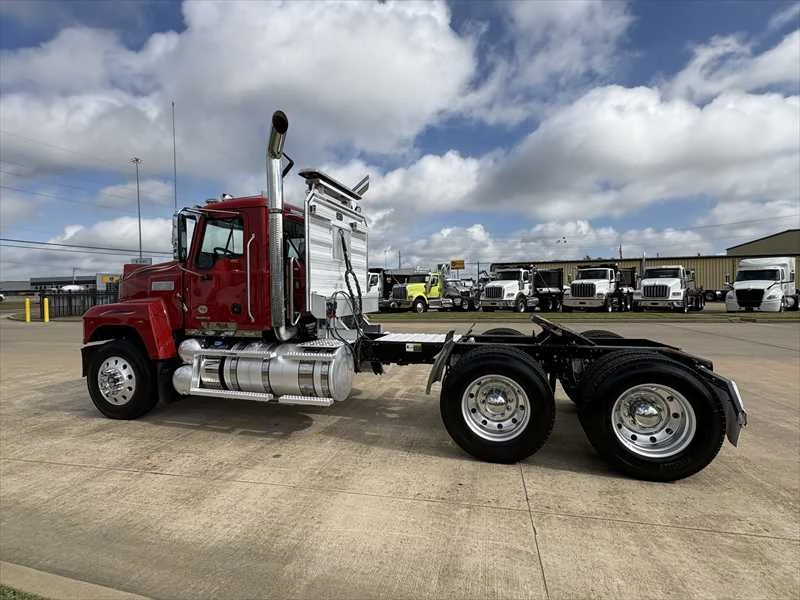 2025 Mack Pinnacle - image 7