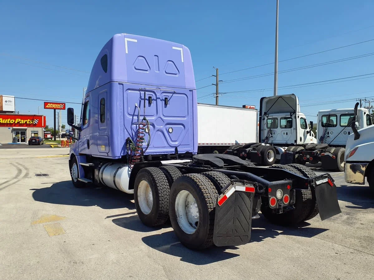 2023 Freightliner Cascadia - image 6