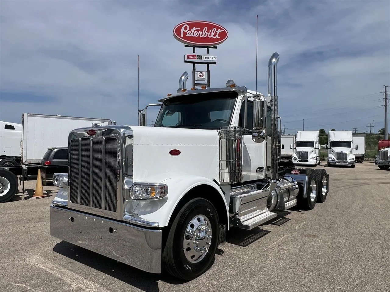2027 Peterbilt 589 in South St. Paul, MN — photo 12