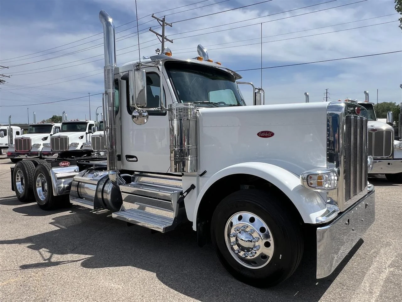 2027 Peterbilt 589 in South St. Paul, MN — photo 3