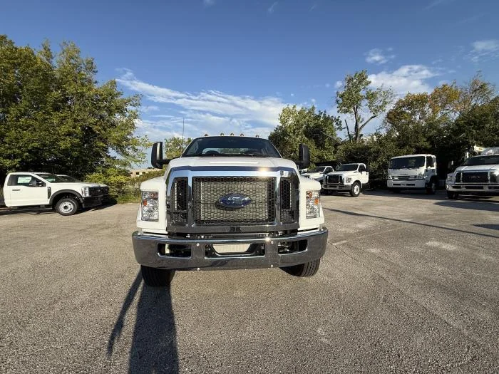 2027 Ford F-650 — photo 4