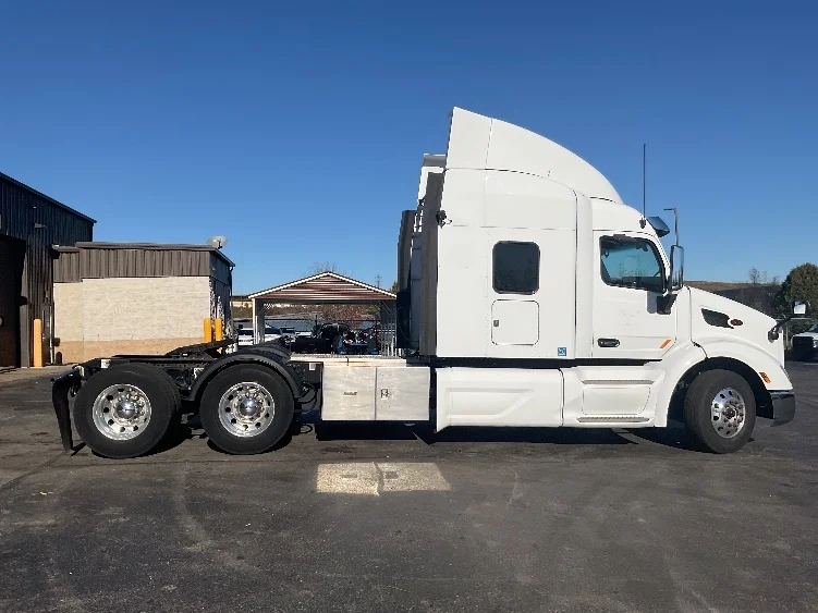 2020 Peterbilt 579 - image 8