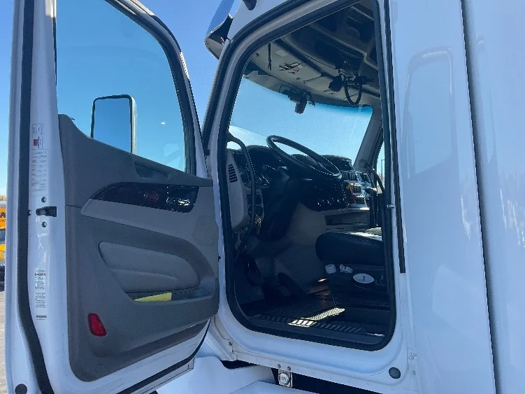 2020 Peterbilt 579 - image 9