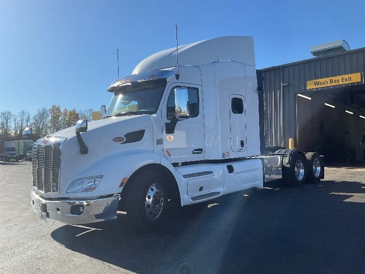 2020 Peterbilt 579 - image 3