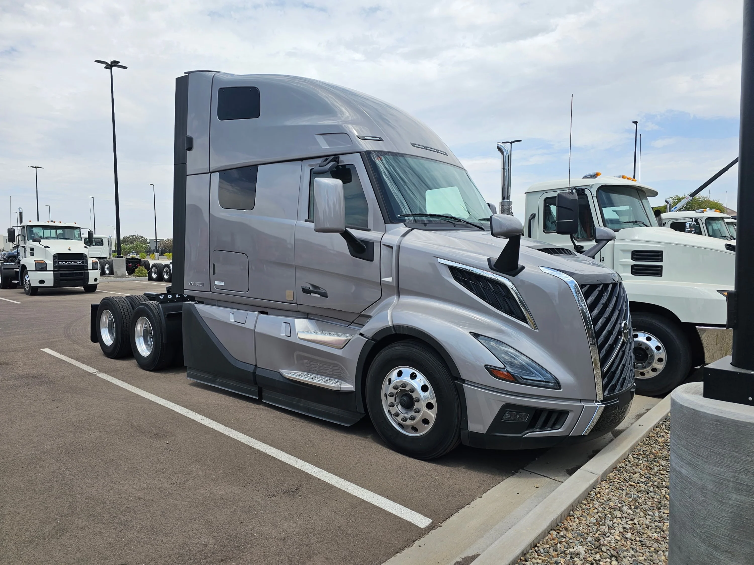 2026 Volvo VNL 660
