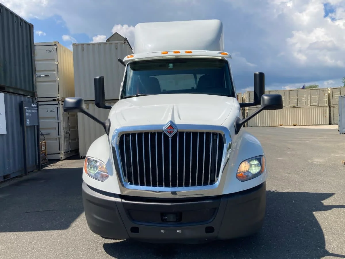 2019 International LT in Springfield, MA — photo 2