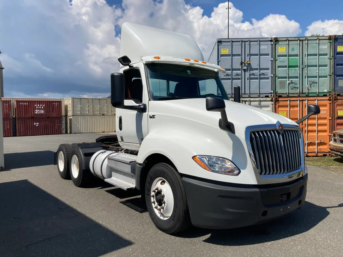 2019 International LT in Springfield, MA — photo 3