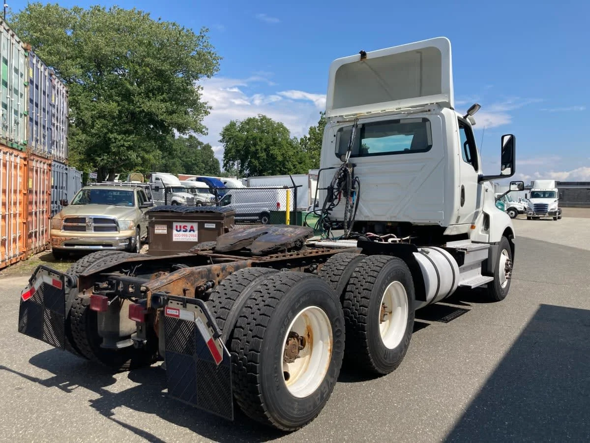 2019 International LT in Springfield, MA — photo 4
