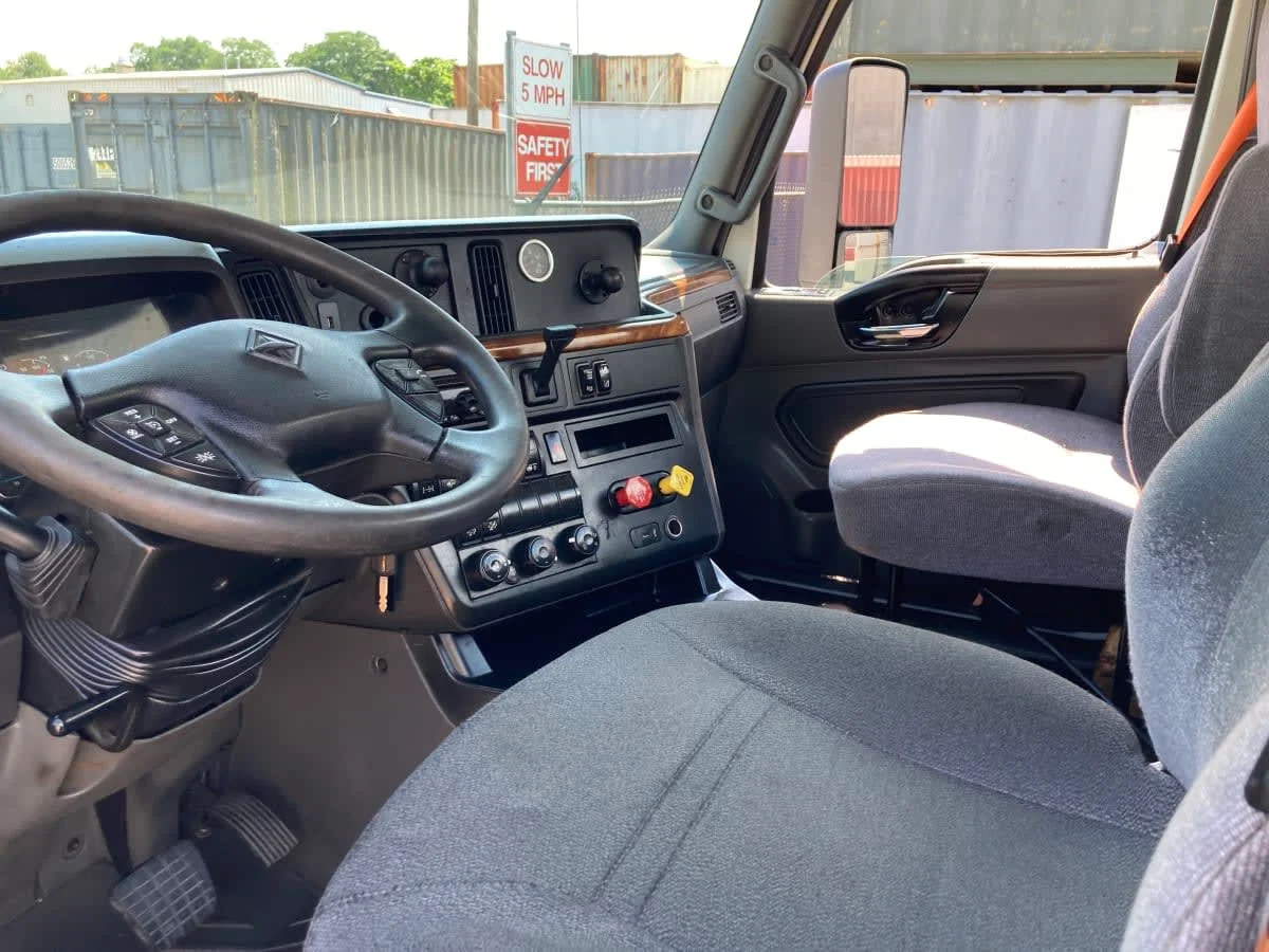 2019 International LT in Springfield, MA — photo 11