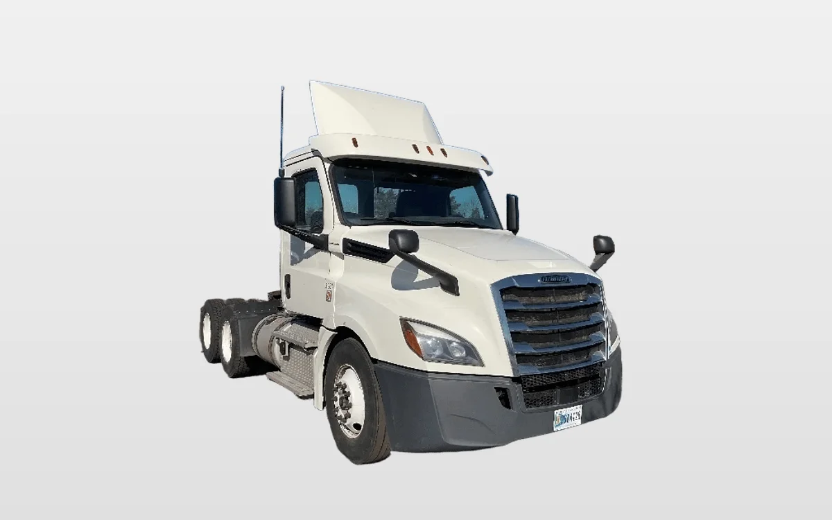 2018 Freightliner Cascadia - image 1