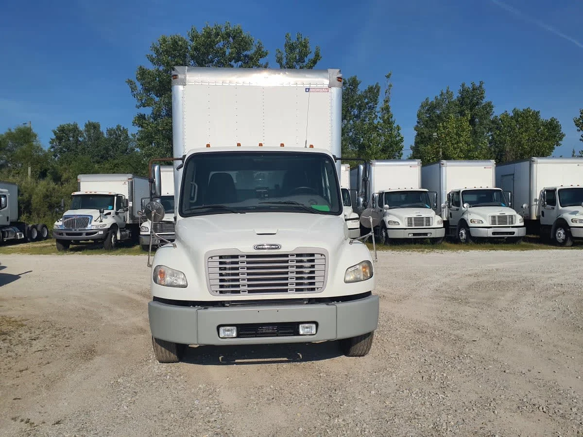 2017 Freightliner M2 106 in Indianapolis, IN — photo 2