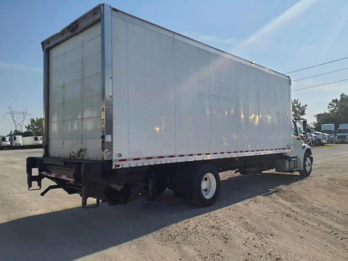 2017 Freightliner M2 106 in Indianapolis, IN — photo 4