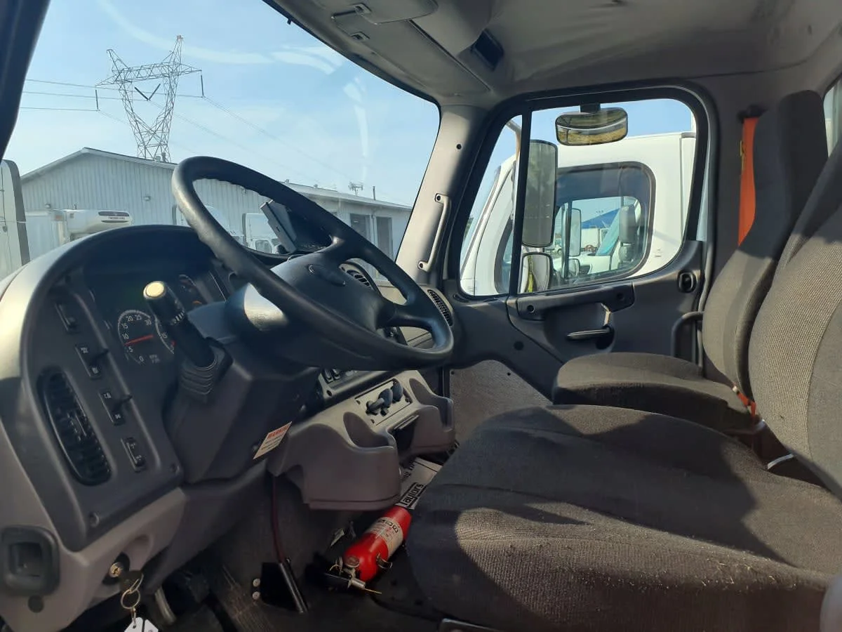 2017 Freightliner M2 106 in Indianapolis, IN — photo 8