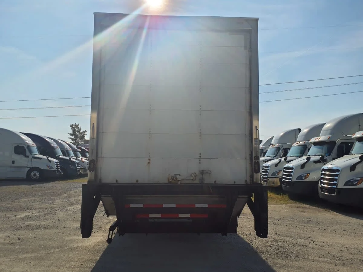 2017 Freightliner M2 106 in Indianapolis, IN — photo 5