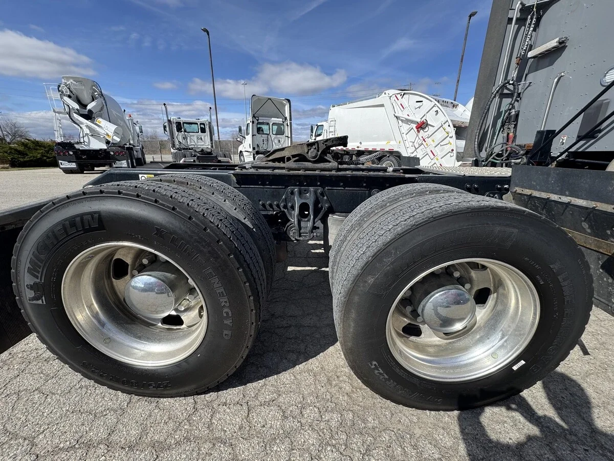 2023 Kenworth T680 - image 6