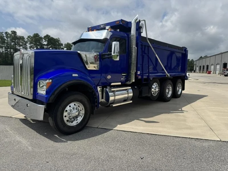 2025 Kenworth W990