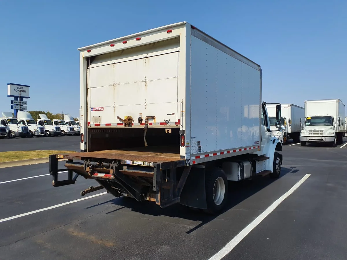 2018 Freightliner M2 106 in Indianapolis, IN — photo 4