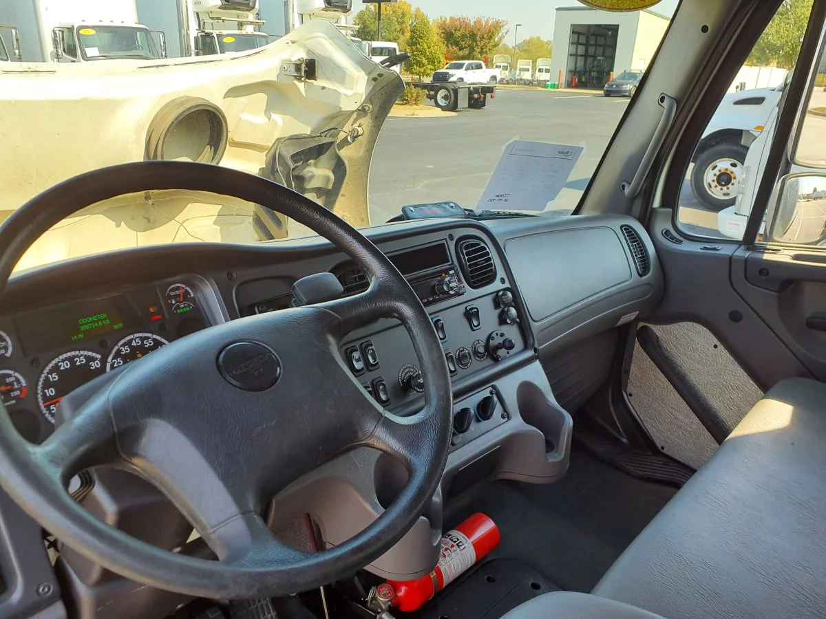 2018 Freightliner M2 106 in Indianapolis, IN — photo 7