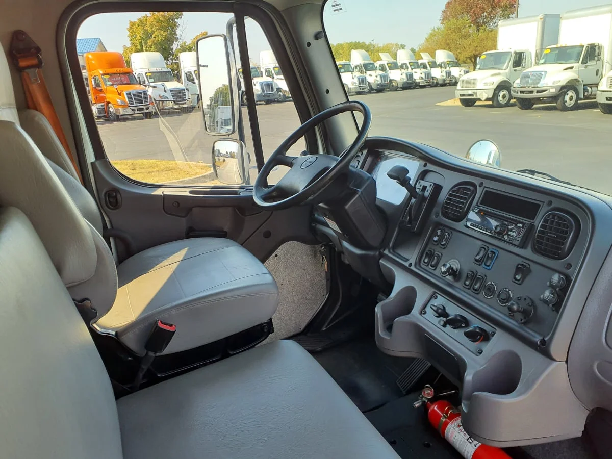 2018 Freightliner M2 106 in Indianapolis, IN — photo 11