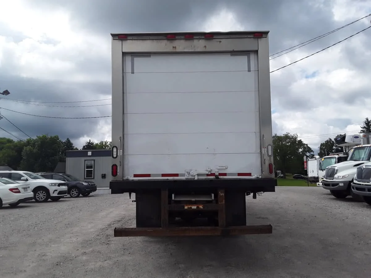 2016 Freightliner M2 106 in Pittsburgh, PA — photo 5
