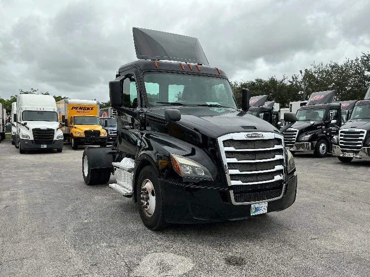 2019 Freightliner Cascadia in Medley, FL
