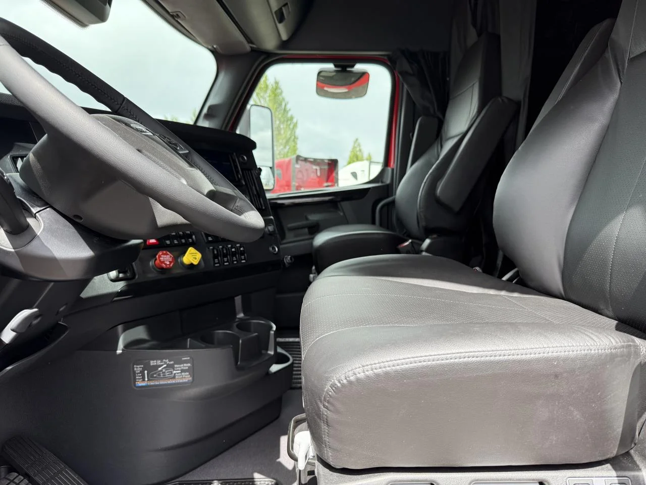 2026 Freightliner Cascadia - image 7