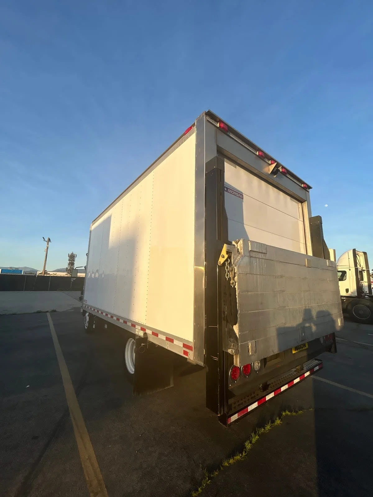 2018 Isuzu NRR - image 6