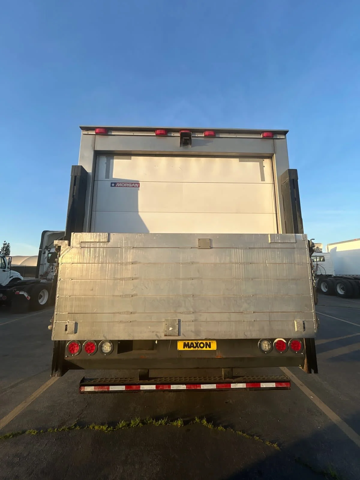 2018 Isuzu NRR - image 5