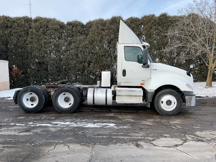 2020 International LT - image 7