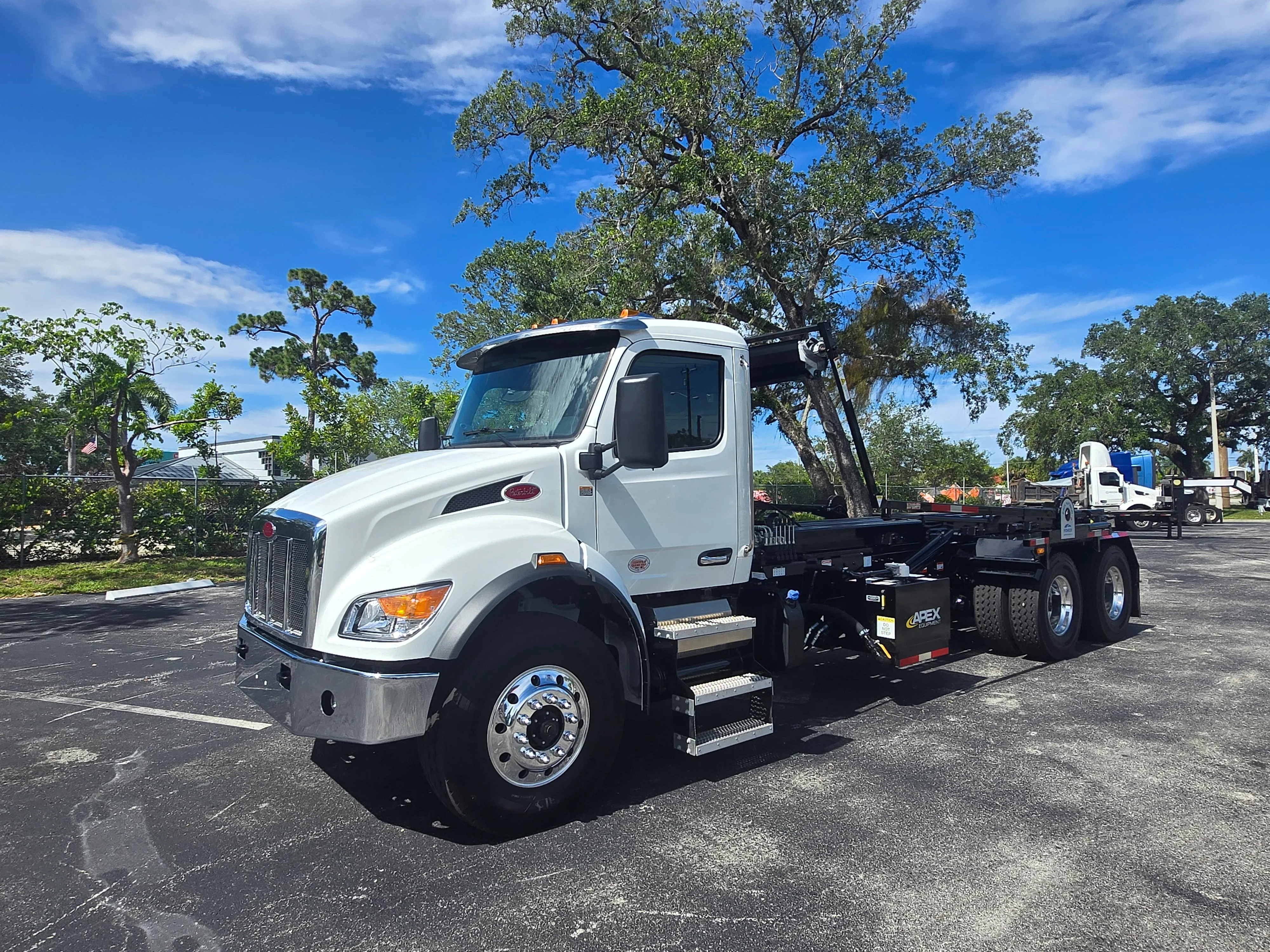 2026 Peterbilt 548 in Fort Pierce, FL — photo 2
