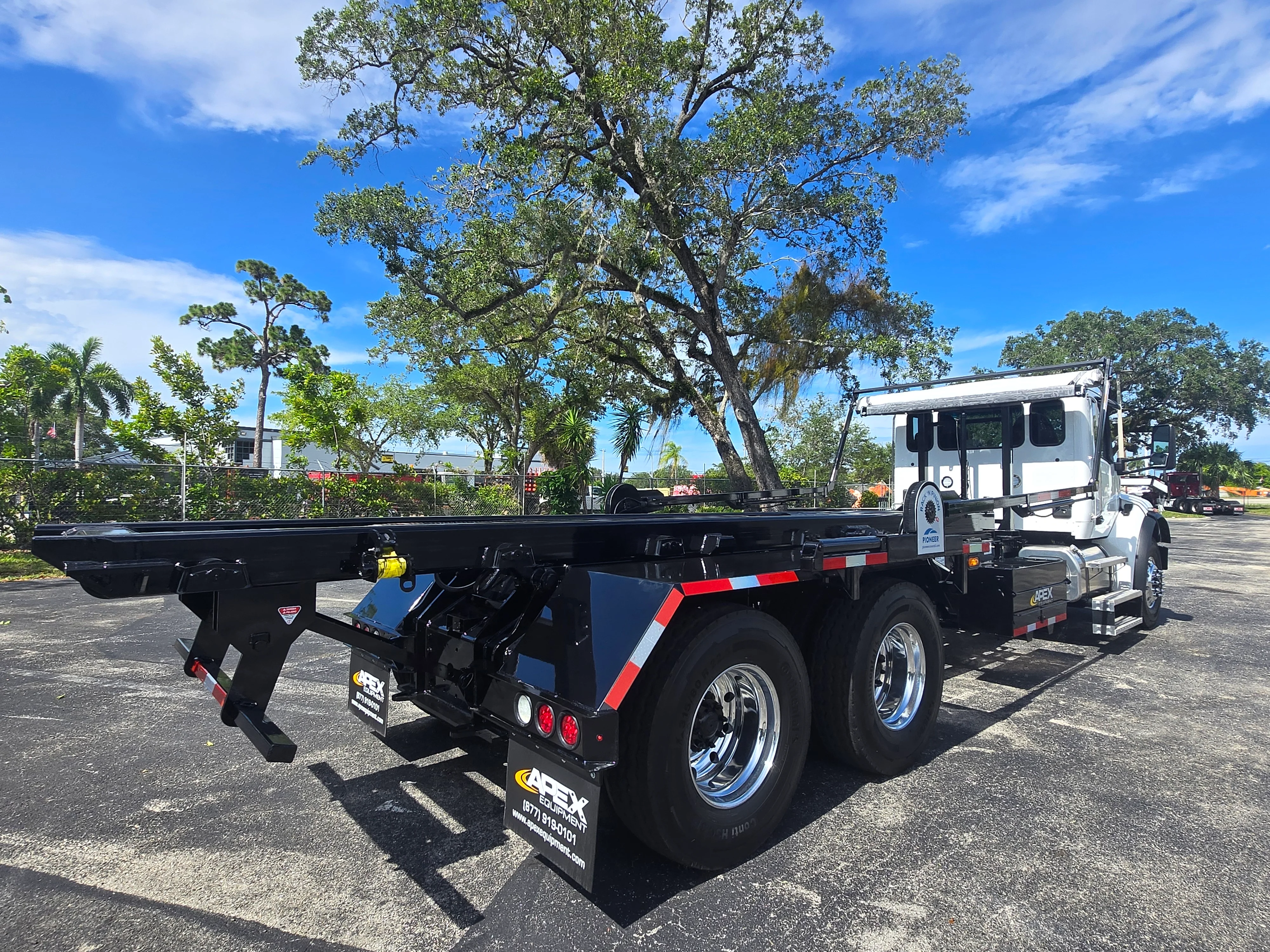 2026 Peterbilt 548 in Fort Pierce, FL — photo 9