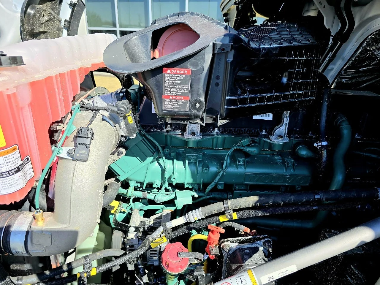2025 Volvo VNL 660 in Toledo, OH — photo 14