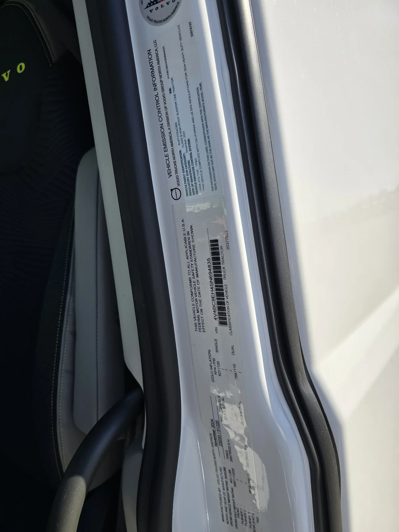 2025 Volvo VNL 660 in Toledo, OH — photo 9