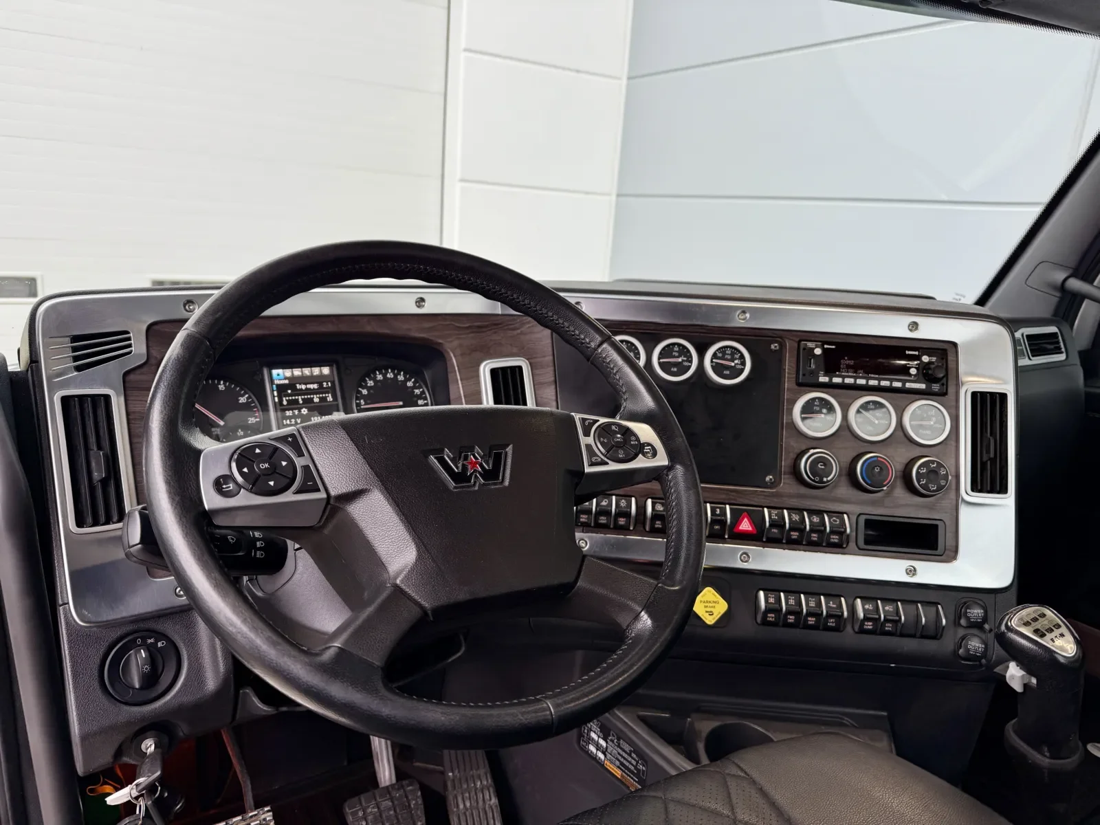 2024 Western Star 49X in New Lenox, IL — photo 15