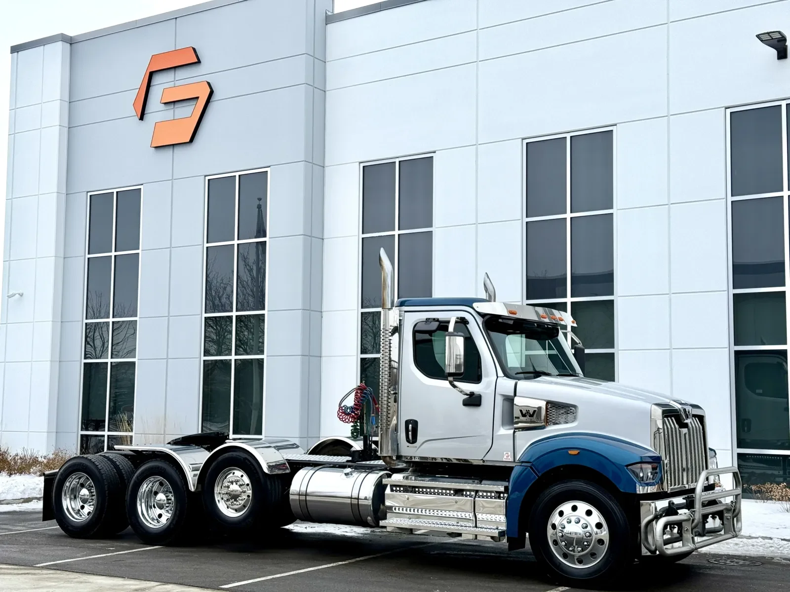 2024 Western Star 49X in New Lenox, IL — photo 2