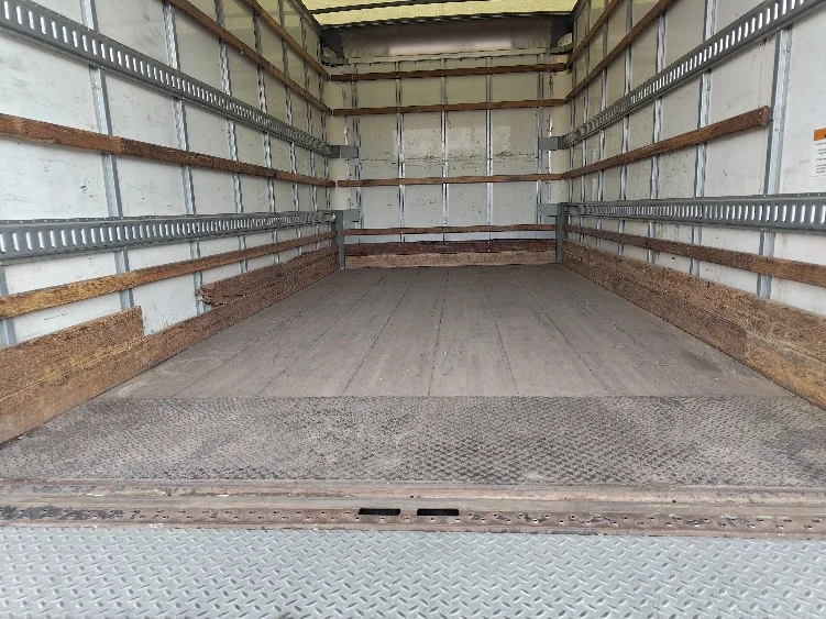 2021 Isuzu NPR - image 10