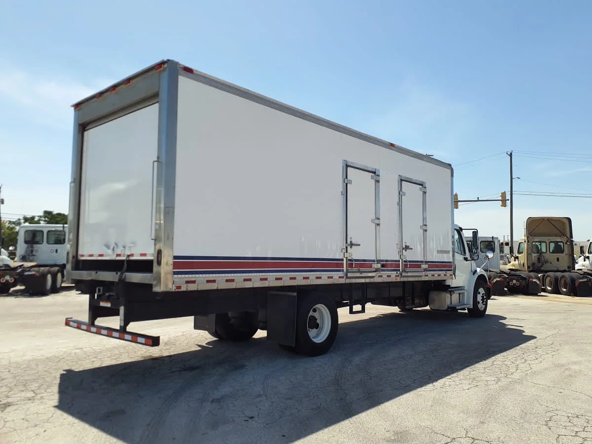 2019 Freightliner M2 106 in Fort Worth, TX — photo 4