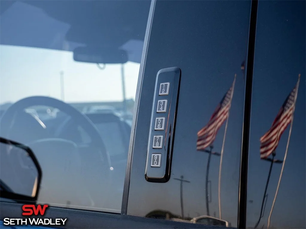 2022 Ford — photo 31