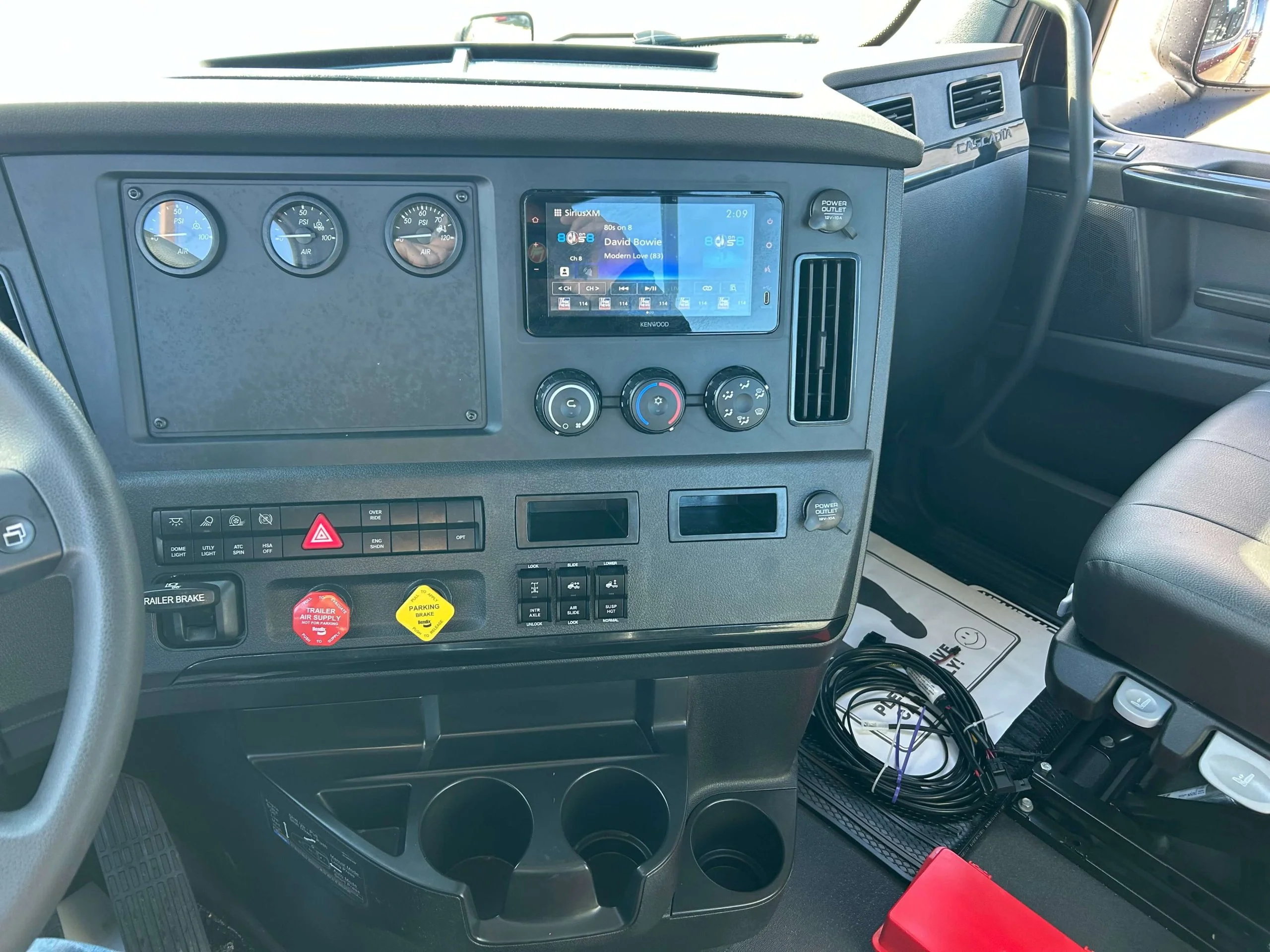 2026 Freightliner Cascadia in Milwaukee, WI — photo 6
