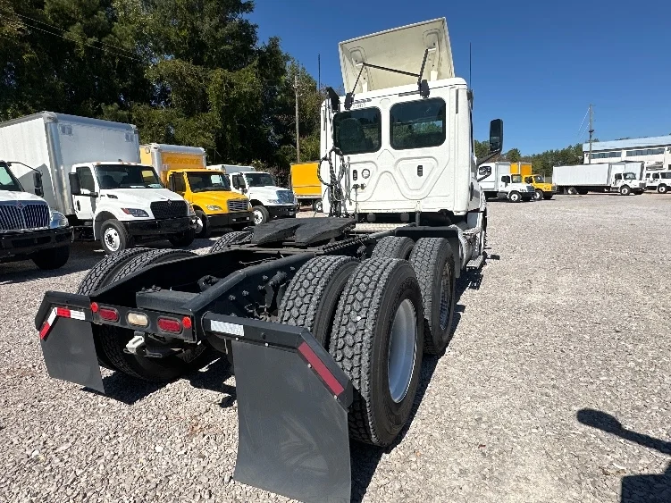 2020 Freightliner Cascadia in Birmingham, AL — photo 7
