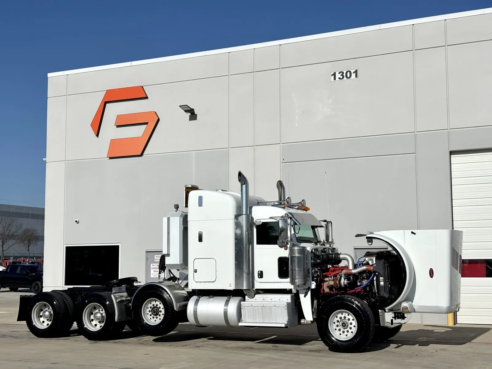 2017 Peterbilt 389 - image 9