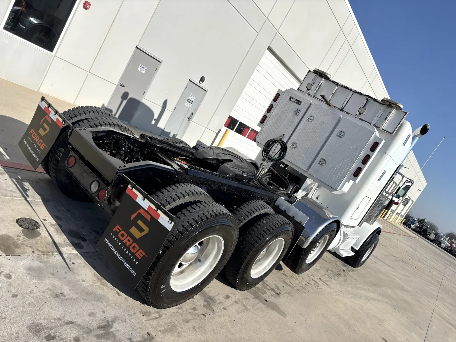 2017 Peterbilt 389 in Hutchins, TX — photo 11