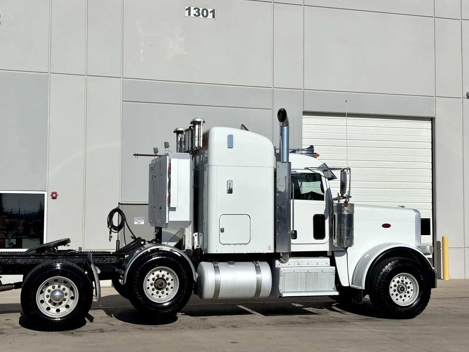 2017 Peterbilt 389 in Hutchins, TX — photo 7