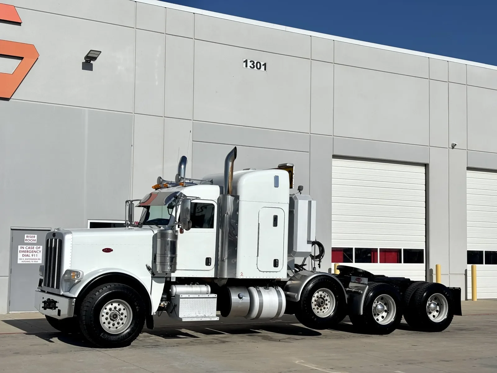 2017 Peterbilt 389 in Hutchins, TX — photo 2