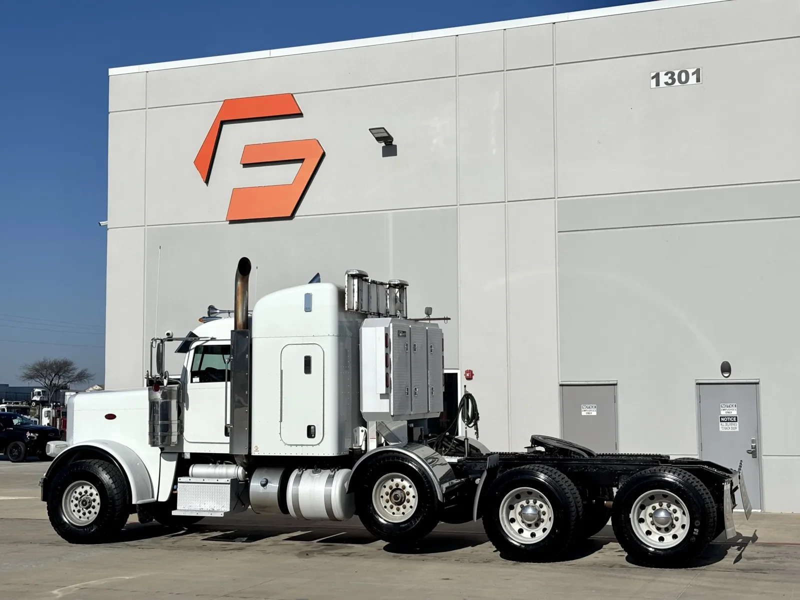 2017 Peterbilt 389 in Hutchins, TX — photo 6