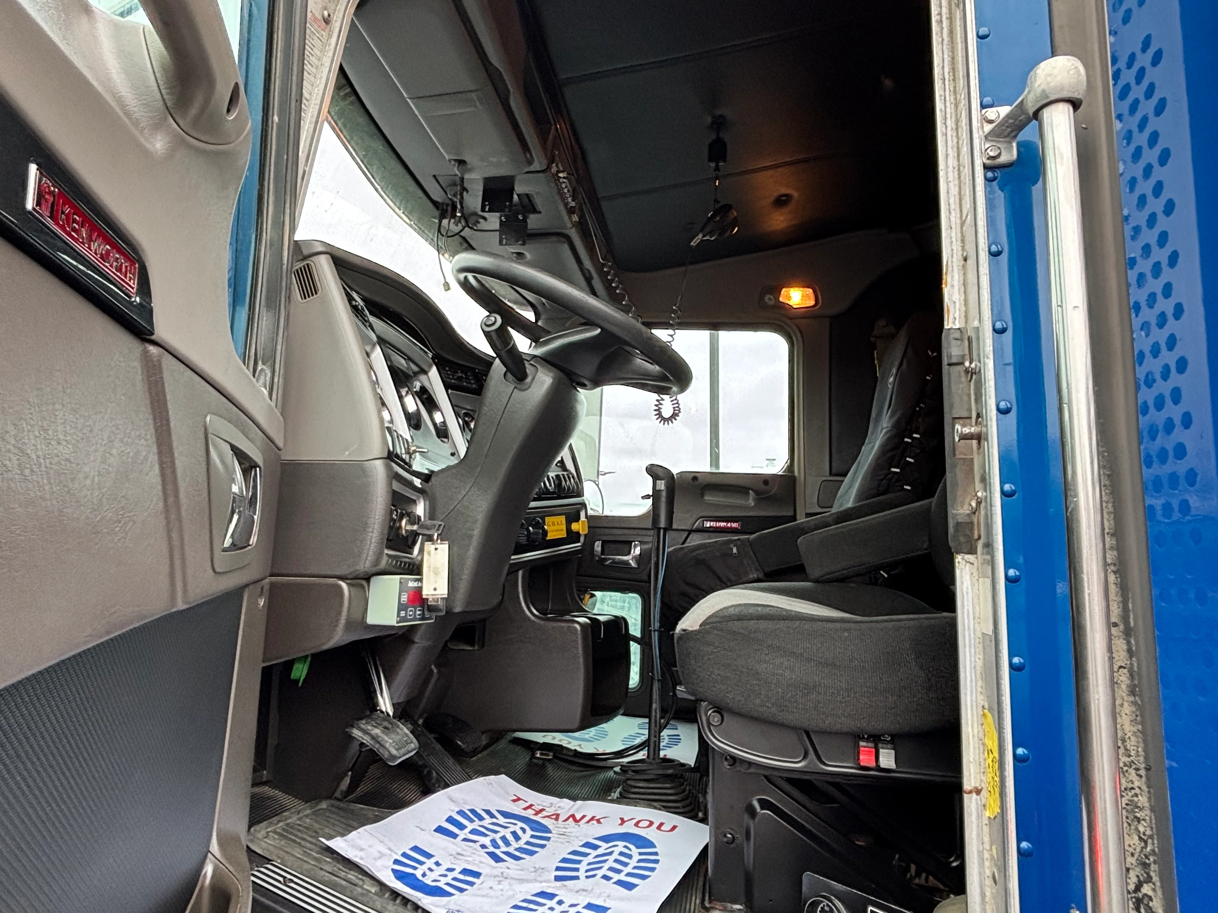 2019 Kenworth T800 - image 13